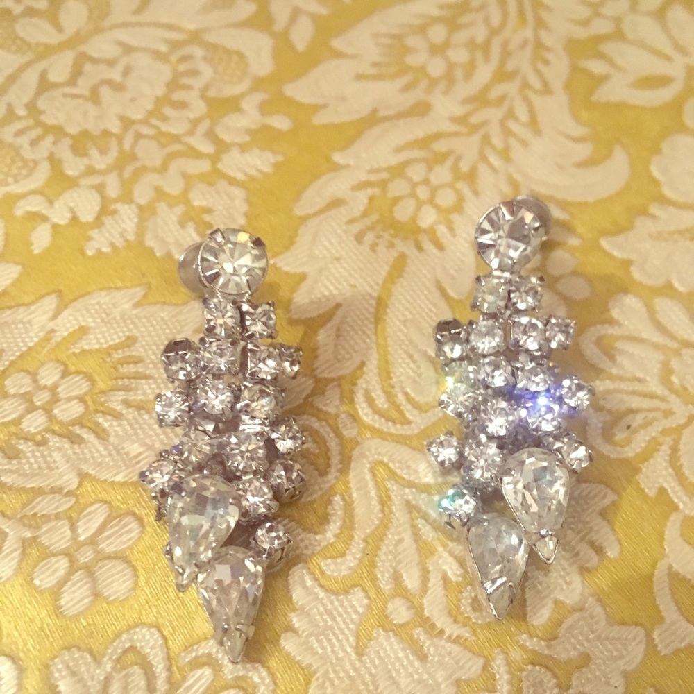 Costume earrings, clip ons teardrop